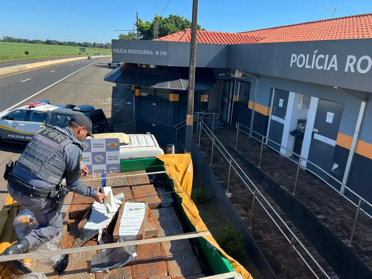 “Mula” do tráfico é flagrado transportando 1,4 tonelada de maconha em caminhão
